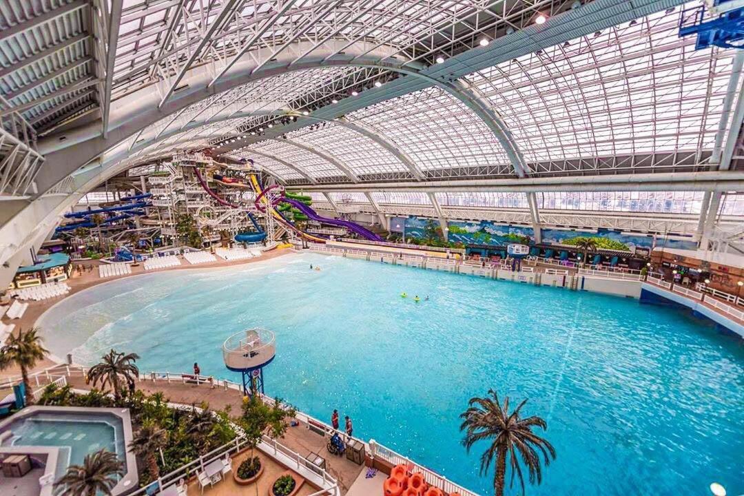 إيدمونتون Vibrant Modern Oasis - Free Parking, Netflix, Fast Wi-Fi - Long Stays Welcome المظهر الخارجي الصورة